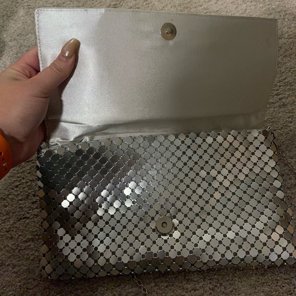 Silver clutch with chain - Picture 4 of 7